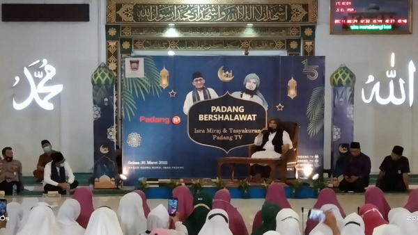 Ustadz Deri Sulaiman Sampaikan Tausiyah Di Padangtv