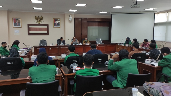 Ketua Dprd Sumbar Berdiskusi Dengan Mahasiswa Fakultas Hukum Unitas