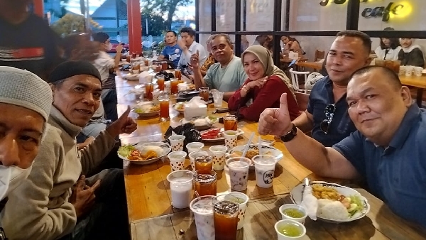 Buka Bersama Iwo Sumbar