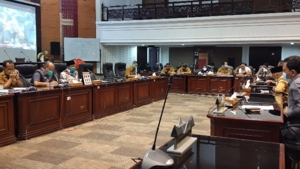 Hearing DPRD Sumbar dengan mitra kerja