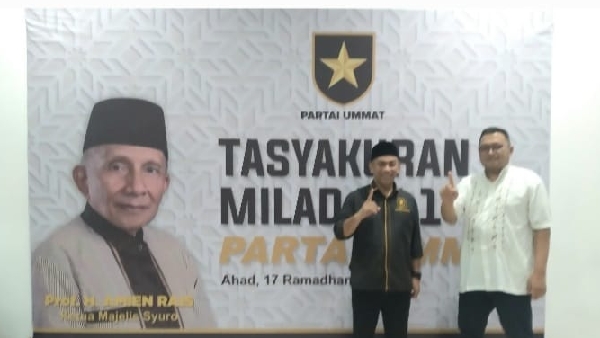 Ketua Dpd Partai Ummat Bukittinggi Fauzan Hafiz Bersama Taslim