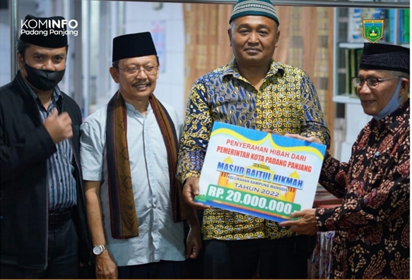 Tim Safari Ramadhan Serahkan Bantuan 20 Juta Untuk Mesjid Baitul Hikmah.