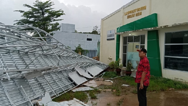 Atap Rumah Warga Di Kabupaten Musi Rawas Yang Mengalami Kerusakan Akibat Diterjang Angin Kencang Pada Kamis (28/4)