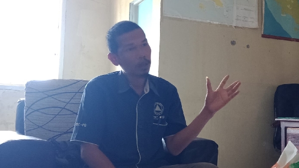 Camat Sipora Selatan Yusuf Hadisumarto