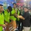 Plt Ketum KONI Sumbar Hamdanus serahkan trophy