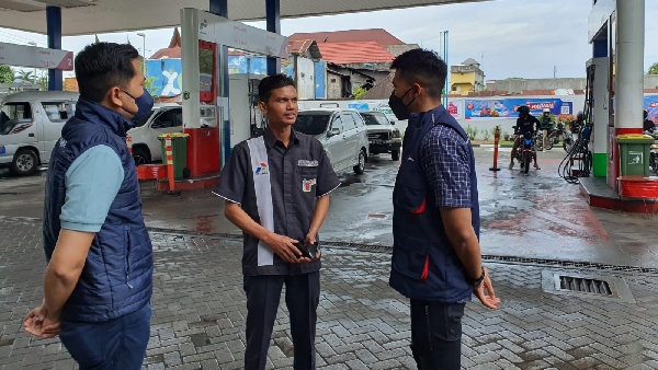 Pertamina Naro Tama Fazri Didampingi Sbm Aria Dan Aad Azzam Lakukan Monitoring Ke Sejumlah Spbu