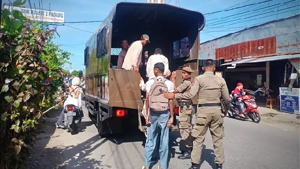 Satpol Pp Padang Jaring Puluhan Pelajar