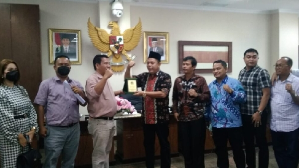 Anggota Dprd Komisi C Kabupaten Toba Dan Bapemperda