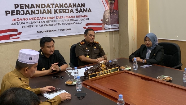 Kepala Kejaksaan Negeri Dharmasraya M. Haris Hasbullah, S.h.,M.h Dan Bupati Dharmasraya, Sutan Riska Tuanku Kerajaan