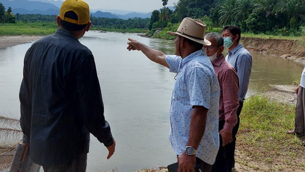 Penggerusan Tebing Batang Pasaman Di Nagari Aia Gadang