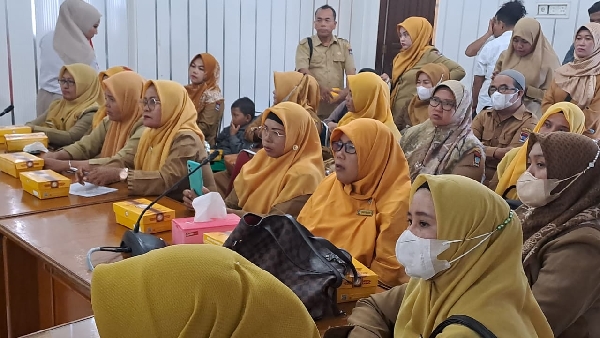 Guru Calon Pppk Menyampaikan Aspirasinya Pada Pimpinan Dprd Kota Padang