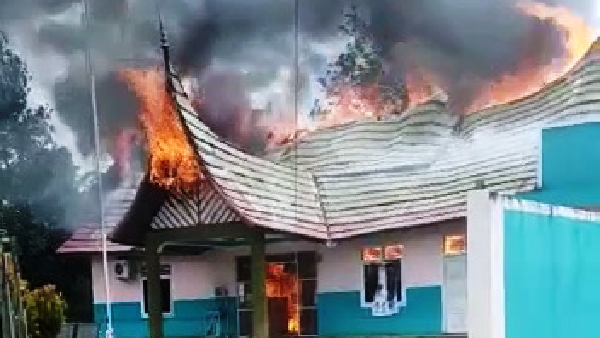 Kantor Walinagari Sopan Terbakar