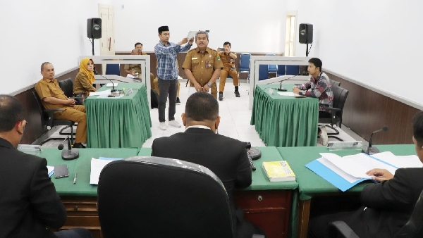 Kuasa Termohon, Mengahadirkan Saksi Karena Ppid Pelaksana Di Opd Tidak Ada Dalam Kuasa.