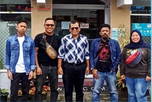 Mardi Suntani Tengah Melepas Empat Orang Remaja Padang Panjang Pelatihan Barista Dan Commercial Cookery Di Medang