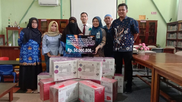 Yayasan Varisha Peduli Salurkan 14 Unit Mesin Jahit Pada Kelompok Penjahit Yang Ada Di Kota Sawahlunto