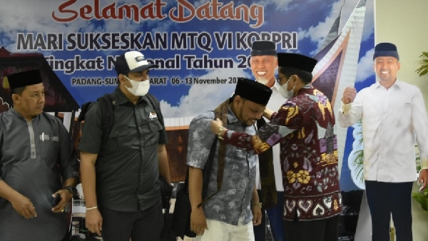 Sekretaris Dprd Provinsi Sumatera Barat (Sumbar) Raflis Menyambut Kedatangan Kontingen Musabaqah Tilawatil Qur’an