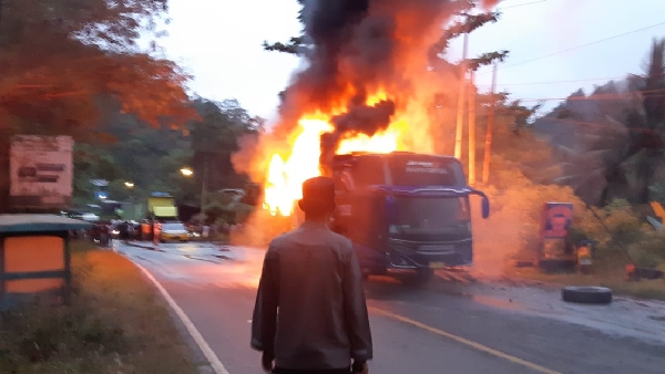 Bus Terbakar