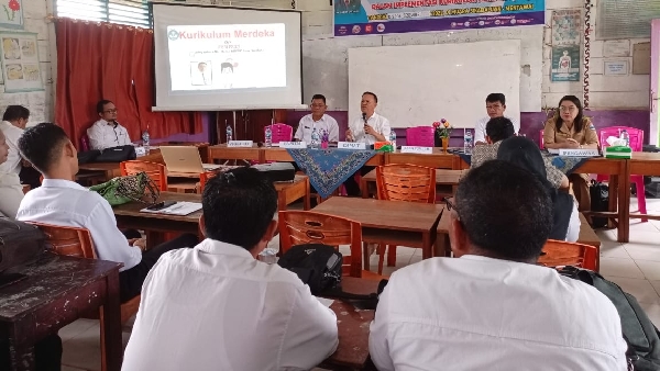 Musyawarah Kerja Kepala Sekolah (Mkks) Dan Kelompok Kerja Kepala Sekolah (K3S) Kecamatan Siberut Utara, Kabupaten Kepulauan Mentawai, Sumatera Barat (Sumbar) Secara Bersama-Sama Mengadakan Workshop Implementasi Kurikulum Merdeka (Ikm).