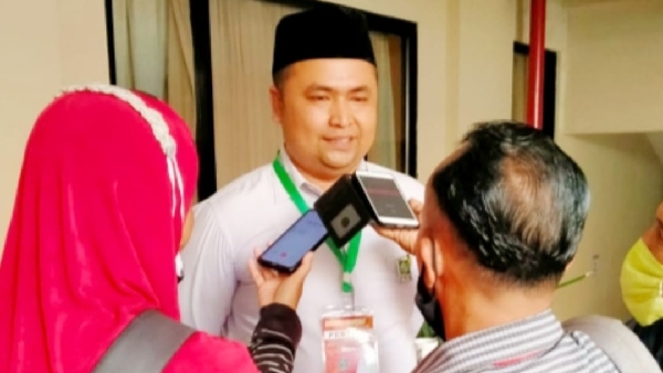 Ketua Dpc Pkb Kota Padang, Yusri Latif Saat Diwawancarai Sejumlah Awak Media Usai Muswil Dpw Pkb Sumbar Beberapa Waktu Lalu. Dok