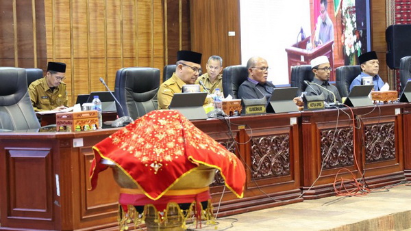 Rapat Paripurna Dprd Sumbar Menetapkan Ranperda Tentang Pokok - Pokok Kebudayaan Sumatera Barat Menjadi Ranperda Usul Prakarsa Dprd (Foto Dok)