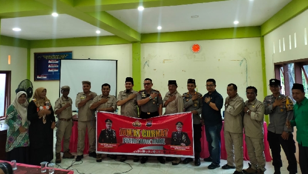 Masyarakat Silaturahmi Dengan Kapolres Sijunjung Beserta Jajaran.