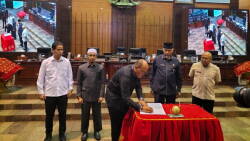 Rapat Paripurna Pengesahan Perda Tentang Pembangunan Infrastruktur Berkelanjutan