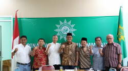 Ketua Dprd Sumbar Supardi Saat Bersilaturahmi Dengan Pimpinan Wilayah Muhammadiyah (Pwm) Sumbar, Di Gedung Dakwah Muhammadiyah Sumbar