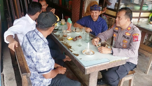 Kapolsek Koto Vii Akp Alminazri Bersama Pengurus Pasar Tanjung Ampalu