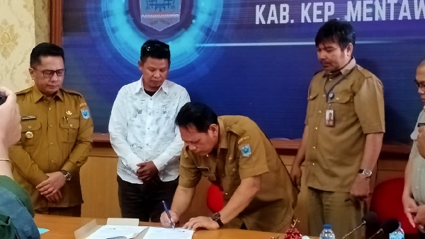 Penandatanganan perjanjian kerja sama dengan awak media