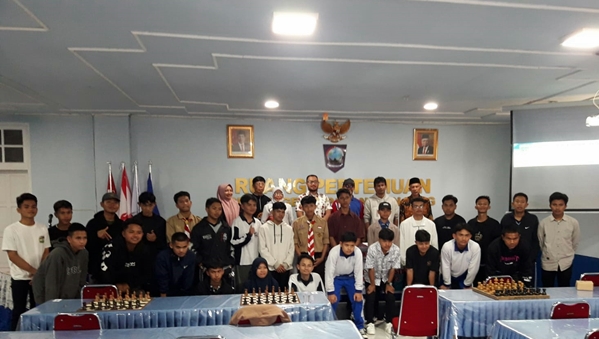 Peserta Foto Bersama Dengan Pengurus Koni Dan Pengurus Percasi Padang Panjang