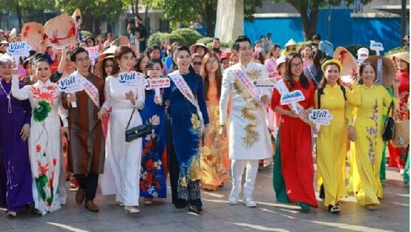 Festival Ao Dai Di Ho Chi Minh City