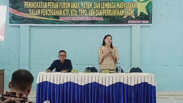 Dinas Sosial Pemberdayaan Perempuan Dan Perlindungan Anak Kabupaten Kepulauan Mentawai Melakukan Sosialisasi Di Aula Kantor Dpmptsp Km5, Desa Tuapeijat, Kecamatan Sipora Utara