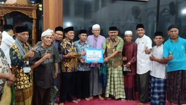 Wakil Ketua Dprd Sumbar Suwirpen Suib_1