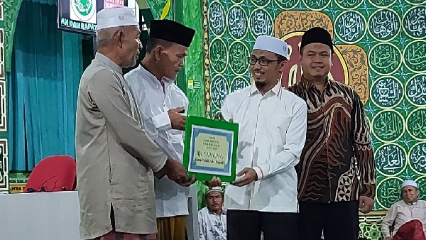 Wakil Ketua Dprd Sumbar Irsyad Syafar Memberikan Bantuan Untuk Masjid Jami Simalanggang Sebesar 50 Juta