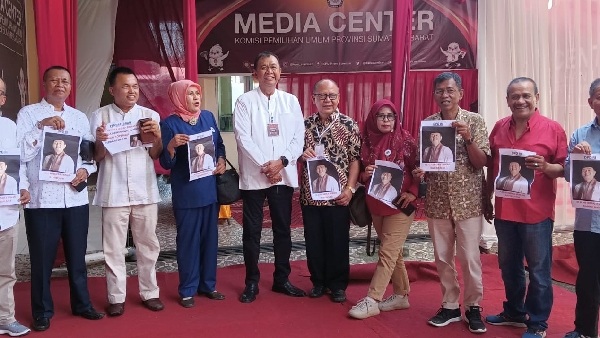 Hendra Irwan Rahim Daftar Ke Kpu