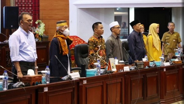 Dprd Sumbar Gelar Seminar Untuk Penyempurnaan Ranperda Pkdcbp