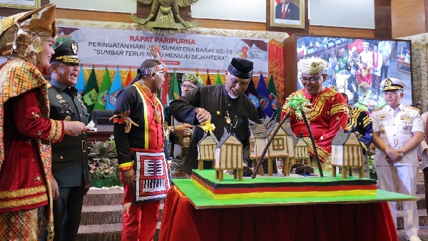 Rapat Paripurna Dprd Sumbar Dengan Agenda Hari Jadi Sumbar 4 1