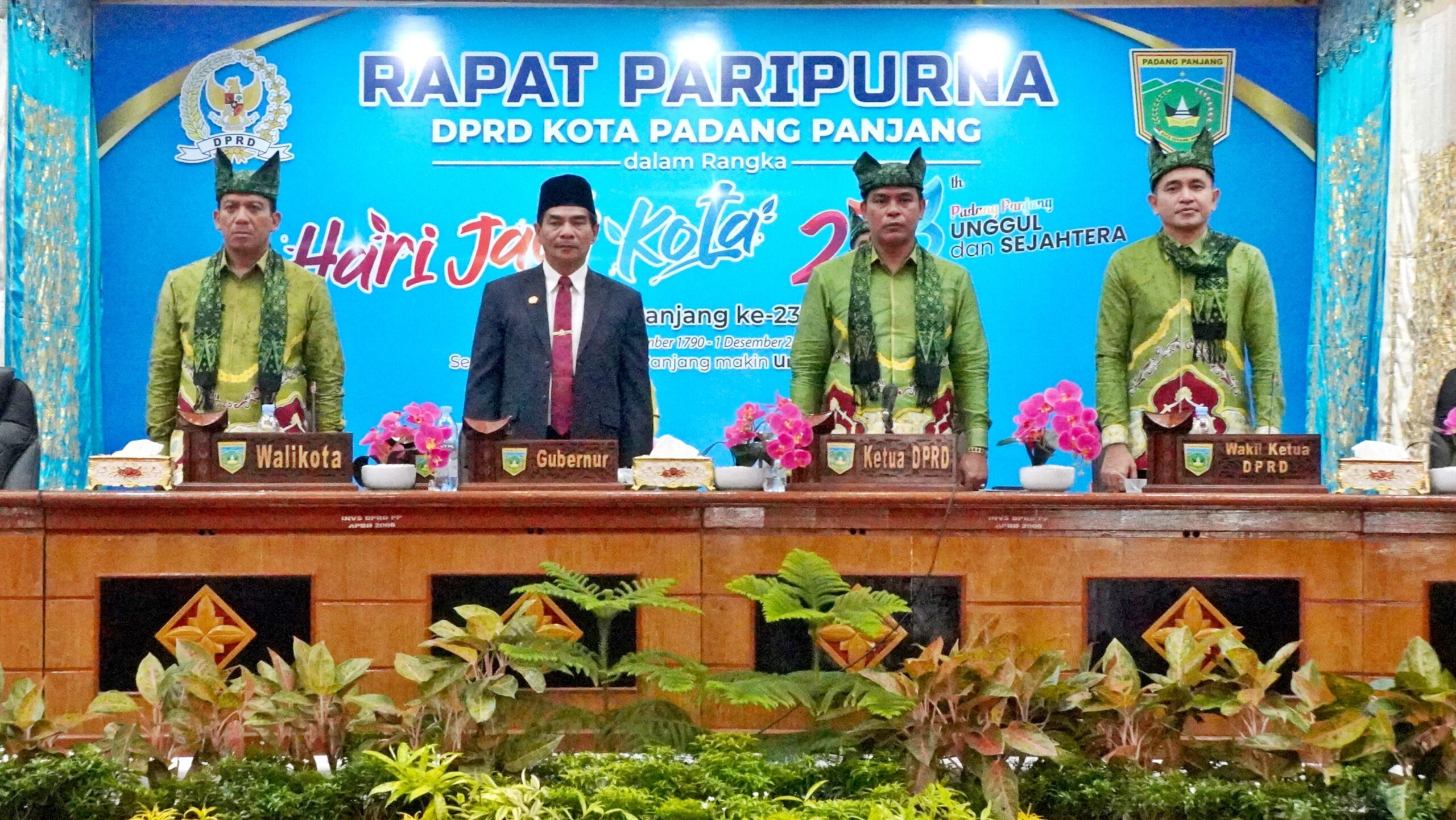 Dari Kiri Ke Kanan, Pj Wako Sonny Budaya Putra, Gubernur Diwakili Staf Ahli, Eri Rinaldi, Ketua Dprd Mardiansyah, Wakil Ketua Imbral