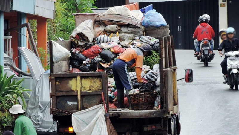 Kegiatan Pengambilan/Pengangkutan Sampah Di Kota Padang Panjang Untuk Dibuang Ke Lpa Sampah Di Sungai Andok,Tepi Selatan Kota