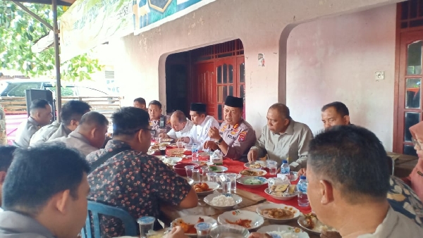 Makan Bersama Usai Penyerahan Piagam Penghargaan Dan Santunan Anak Yatim Serta Di Yayasan Berkah Amal Salih