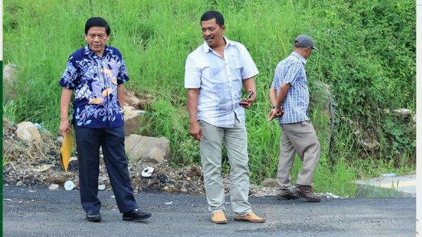 Wakil Ketua Dprd Sumbar, Suwirpen Suib Meninjau Pembangunan Jalan Di Kubu Kerambil, Batusangkar Kabupaten Tanah Datar.