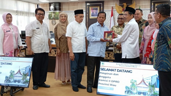 Sekwan Dprd Sumbar Raflis Terima Kunjungan Komisi Ii Dprd Riau