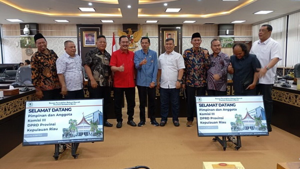 Sekretaris Dprd Sumbar Bersama Komisi Iii Dprd Kepulauan Riau