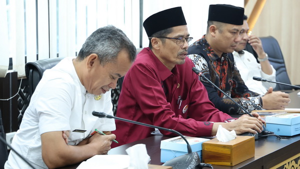 Sekretaris Dprd Sumbar Raflis, Saat Menerima Kunjungan Dprd Solok Selatan