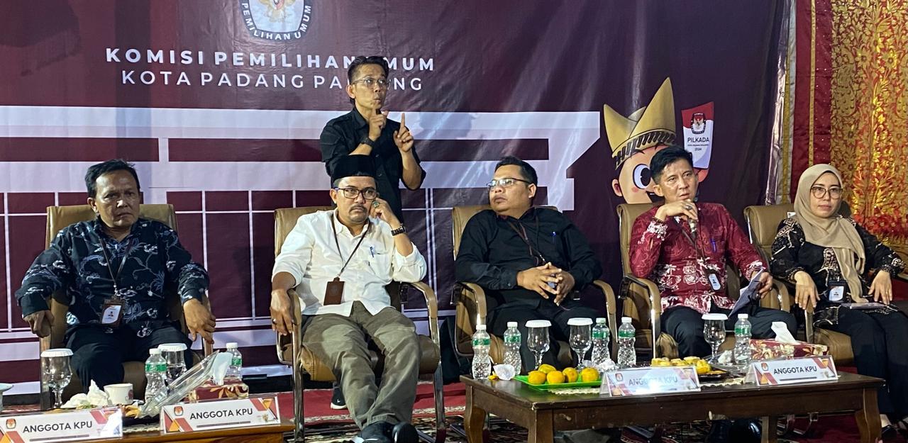 Kpu-Memberi-Keterangan-Pers-Usai-Pendaftaran-3-Paslon-Wako-Dan-Wawako-Padang-Panjang