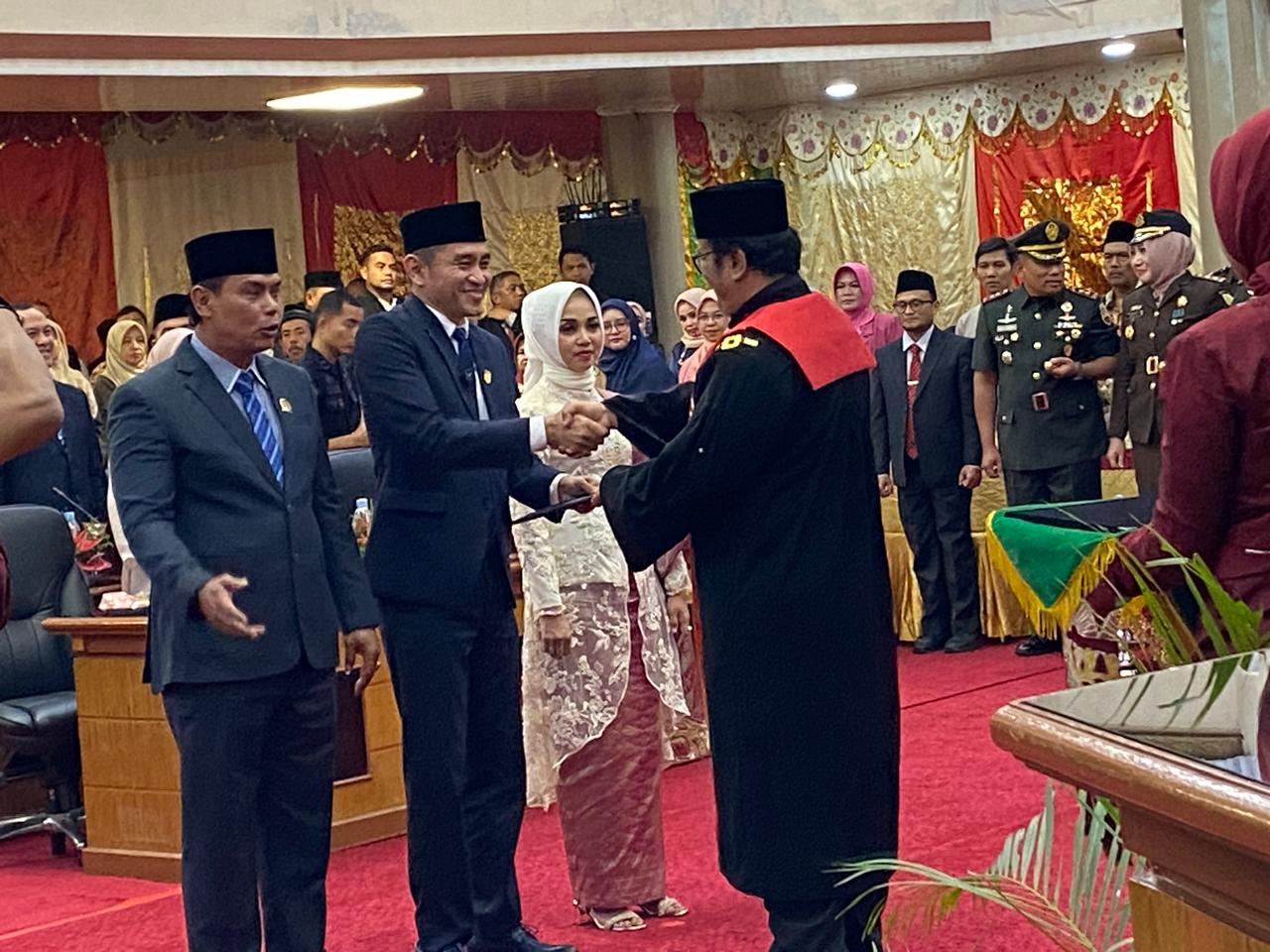 Imbral Bersalaman Dengan Kepala Pengadilan Negeri Padang Panjang