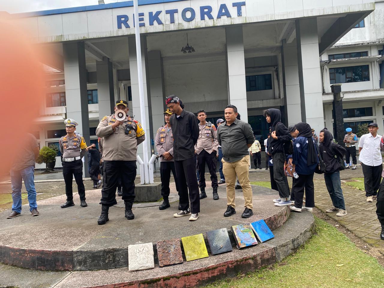 Kapolres Padang Panjang, Akbp Kartyana Memberi Apresiasi Atas Tertibnya Demo Oleh Mahasiswa Isi