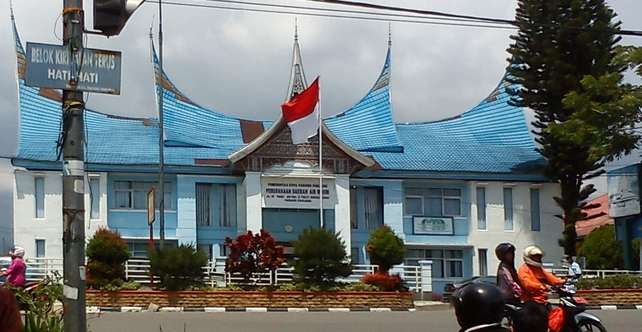 Gedung Perumda Air Minum Tirta Serambi Padang Panjang