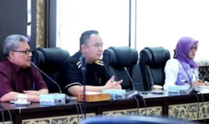 Ketua Dprd Sumbar Muhidi Didampingi Wakil Ketua Nanda Satria