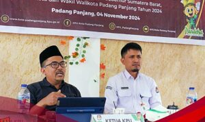 Masnaidi ( Kiri) Foto Kominfo Padang Panjang